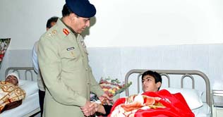 Zardari, Kayani, Nawaz visit CMH; enquire health of injured   